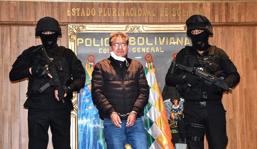 Antes de su extradición, Dávila se negó a sacar su pasaporte y pasó por revisiones médicas