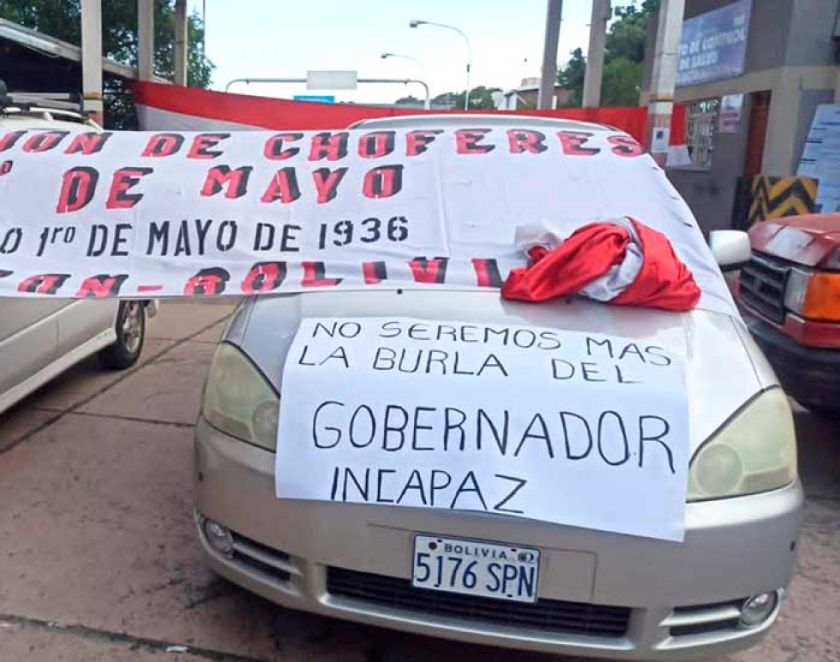 Mantienen el bloqueo en puente de Villazón