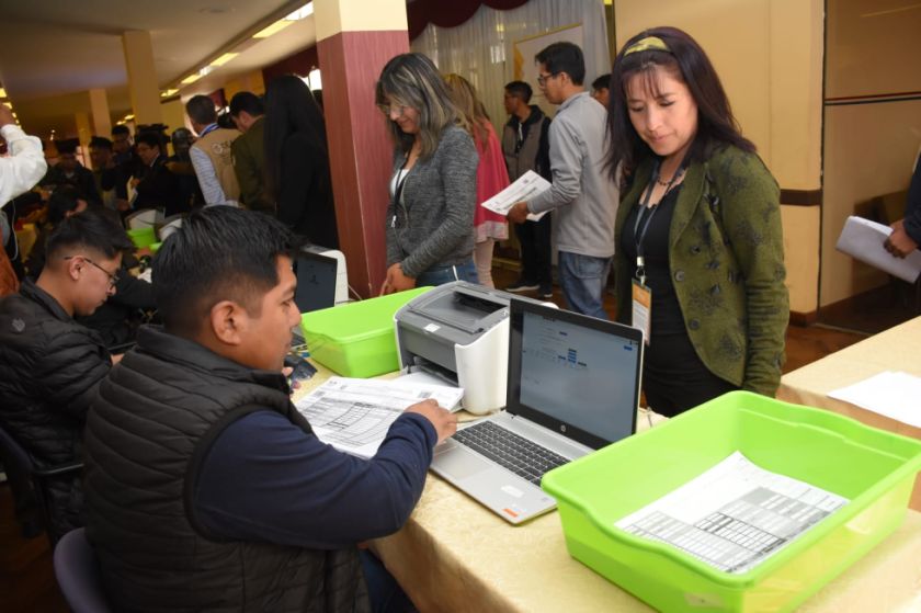 Los bolivianos irán a votar “confundidos y desinformados”, advierte exmagistrado