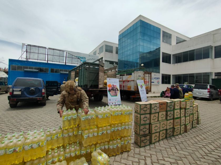 Hasta el momento, las FFAA incautaron 15.000 litros de aceite y 2.500 quintales de arroz de contrabando