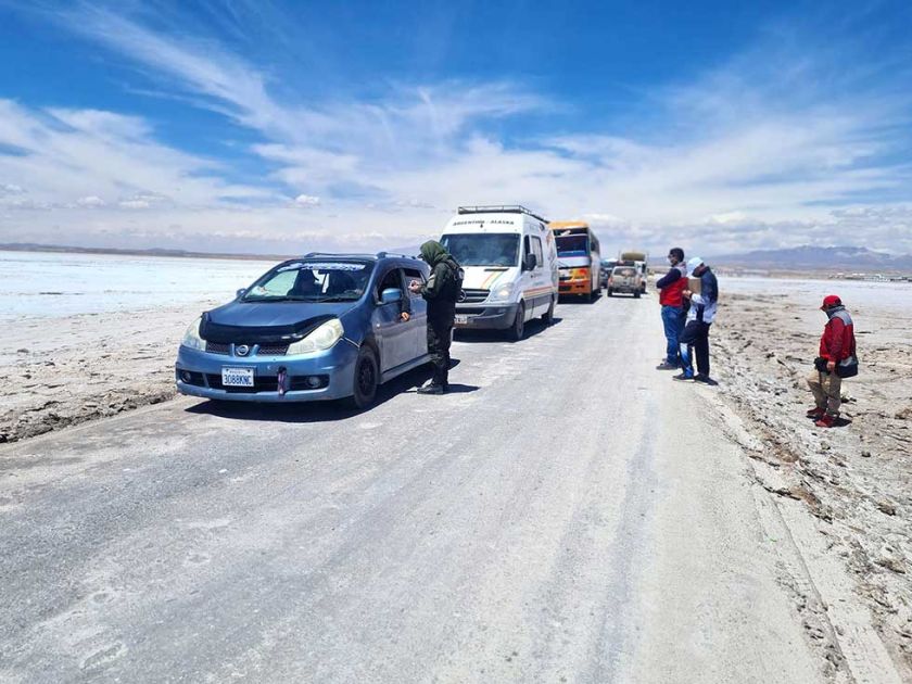 Cerca de 600 turistas ingresan al Salar de Uyuni diariamente