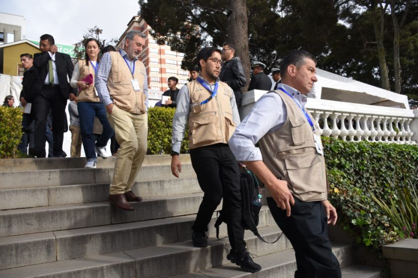 Veedores internacionales de Uniore observan caos por los certificados de impedimento