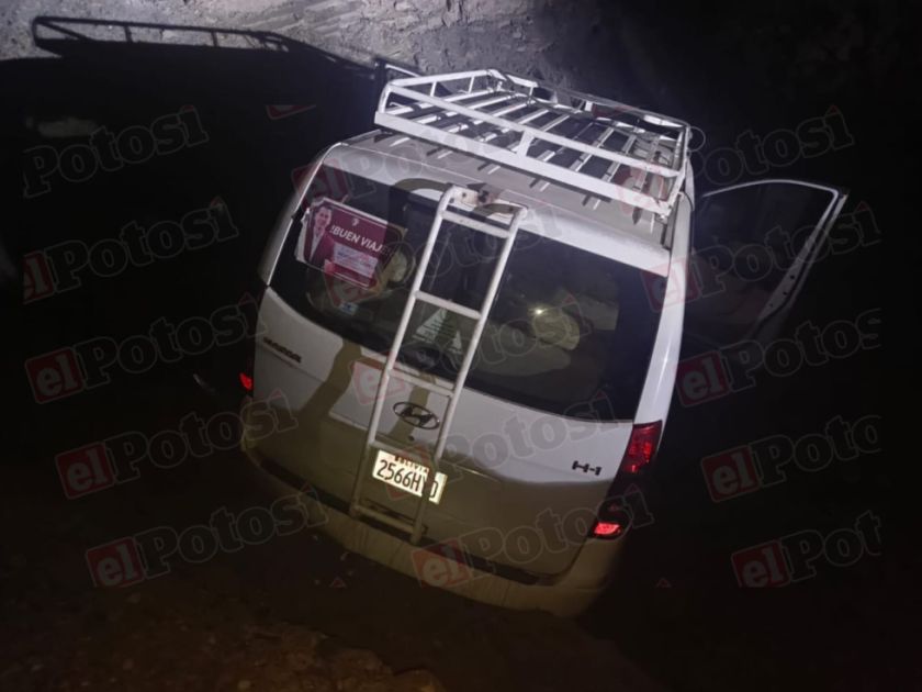 Potosí: Minibús se embarranca en carretera dejando una persona fallecida