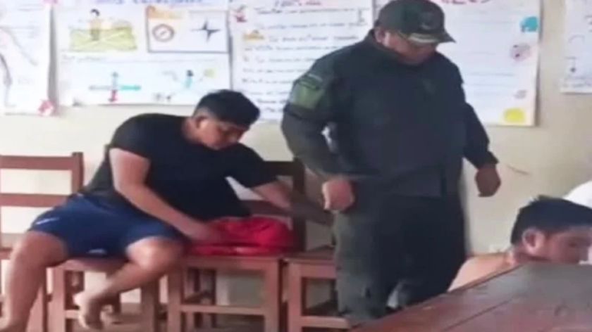 Activan investigación contra policías de Santa Cruz sorprendidos y junto a una mujer en un recinto