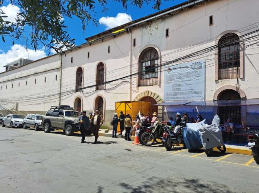 Desde cuchillos hasta celulares y un hacha: requisa en la cárcel de San Pedro sorprende a internos 