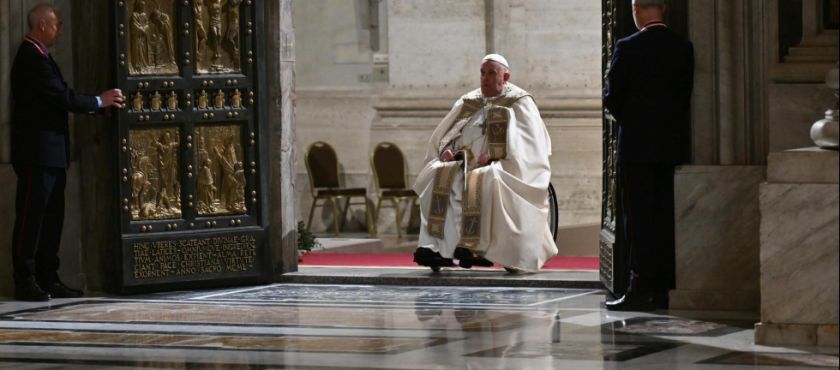El Papa desea esperanza para los países abrumados por deudas y profanados por la guerra