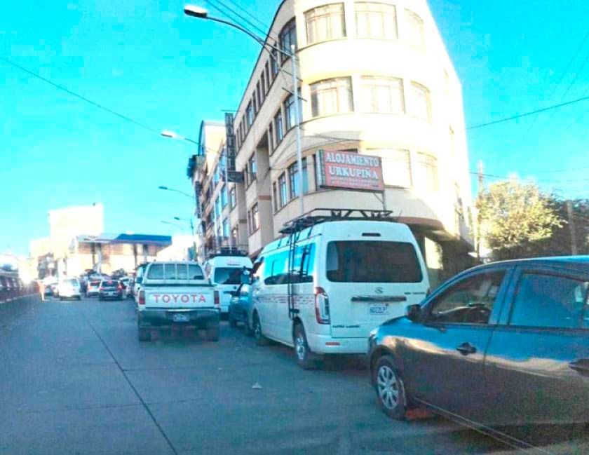 El año acaba con enormes filas en Potosí