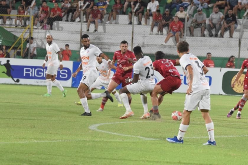 Ascenso-Descenso indirecto y el caso Gabriel Montaño tienen al fútbol boliviano en incertidumbre 