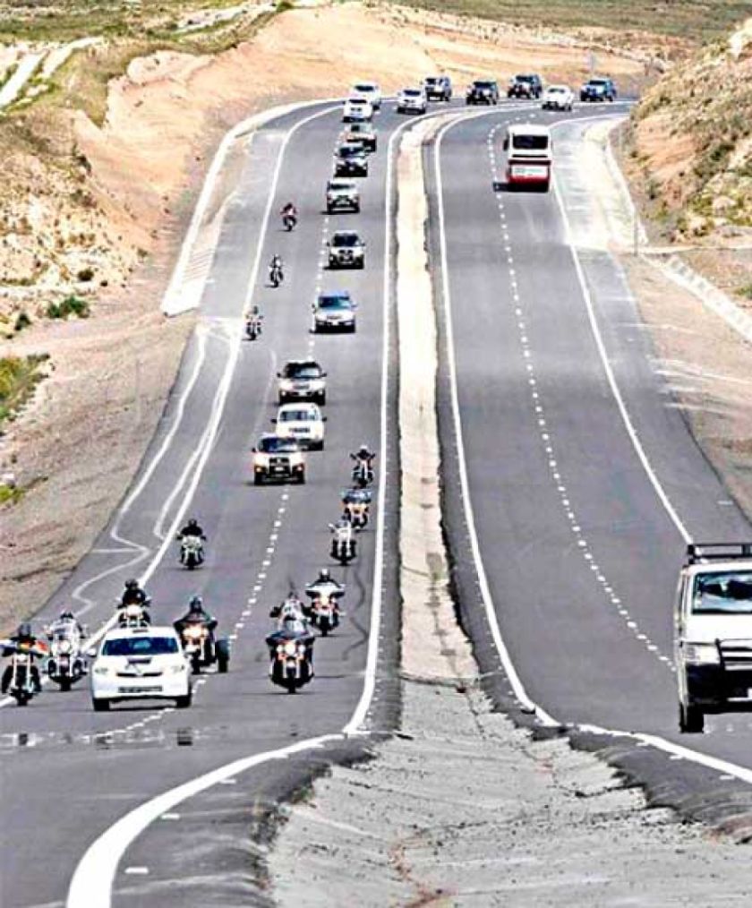 Hallan un cuerpo desmembrado en carretera paceña