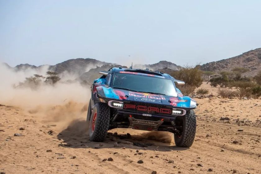 Rally Dakar: Yazeed Al-Rajhi sigue líder, Sainz pierde 51 minutos tras volcar y Laia Sanz abandona