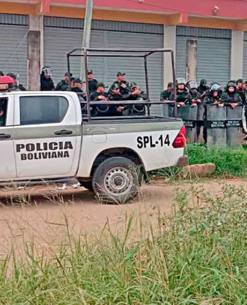 Santa Cruz: Policías  echan a avasalladores 