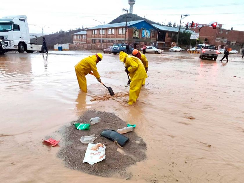 Lluvias causan varios taponamientos