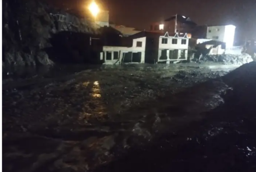 Caen 30 metros de muros de contención en la zona de Bajo Llojeta tras fuertes lluvias en La Paz