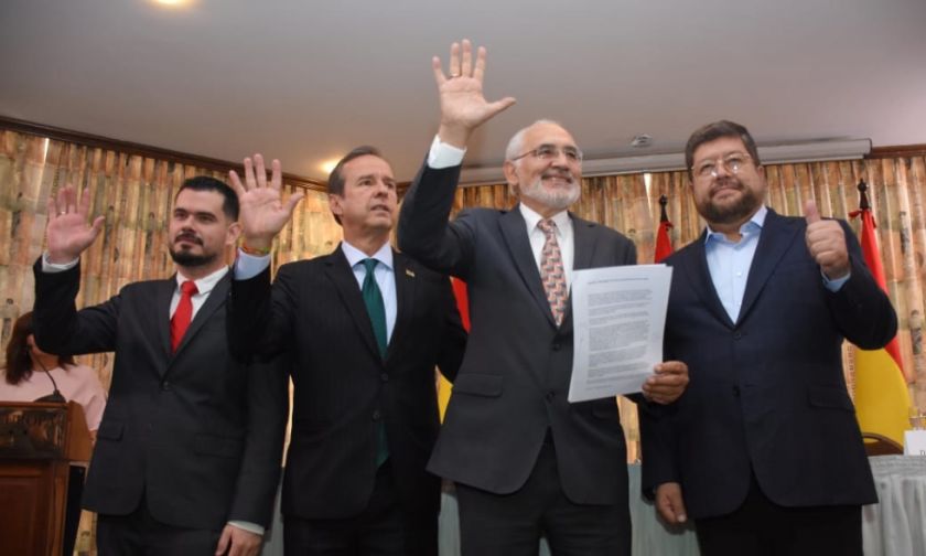 Opositores bolivianos respaldan a González Urrutia y piden una transición pacífica en Venezuela