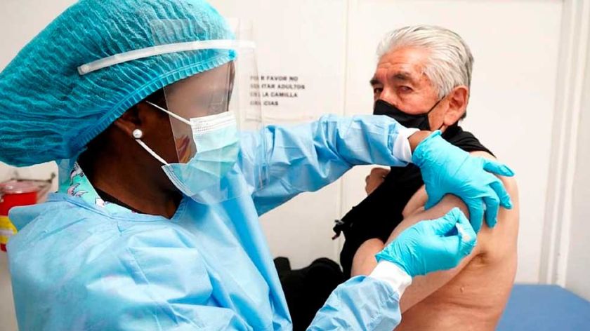 Sedes vacuna contra el covid a grupos de alto riesgo en Potosí
