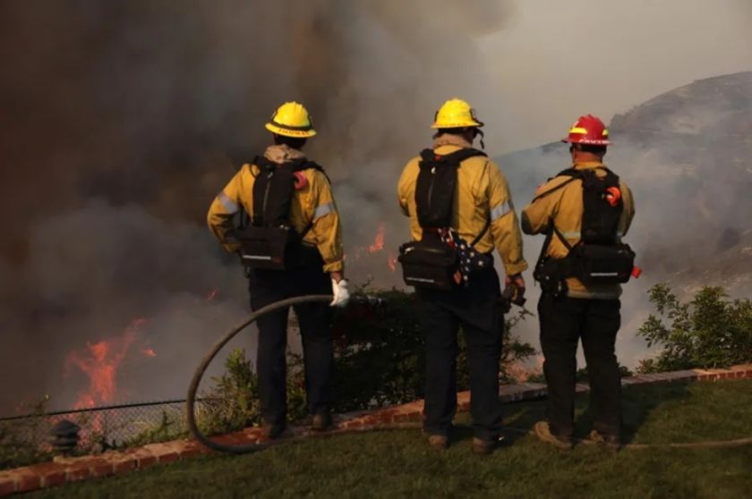 Aumenta a 24 la cifra de muertos por los incendios en Los Ángeles