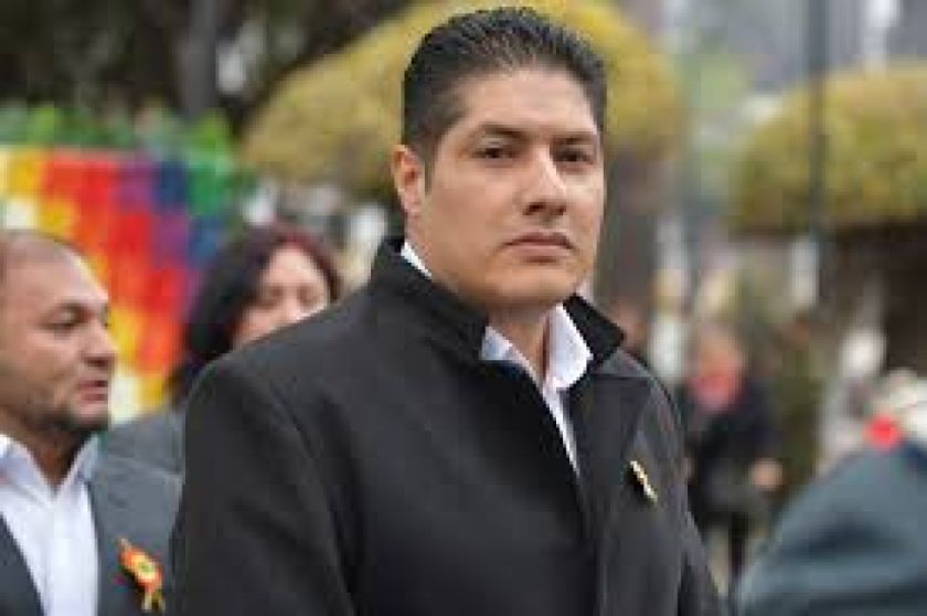 Fiscalía investiga depósitos millonarios y bienes no declarados del exministro Lisperguer