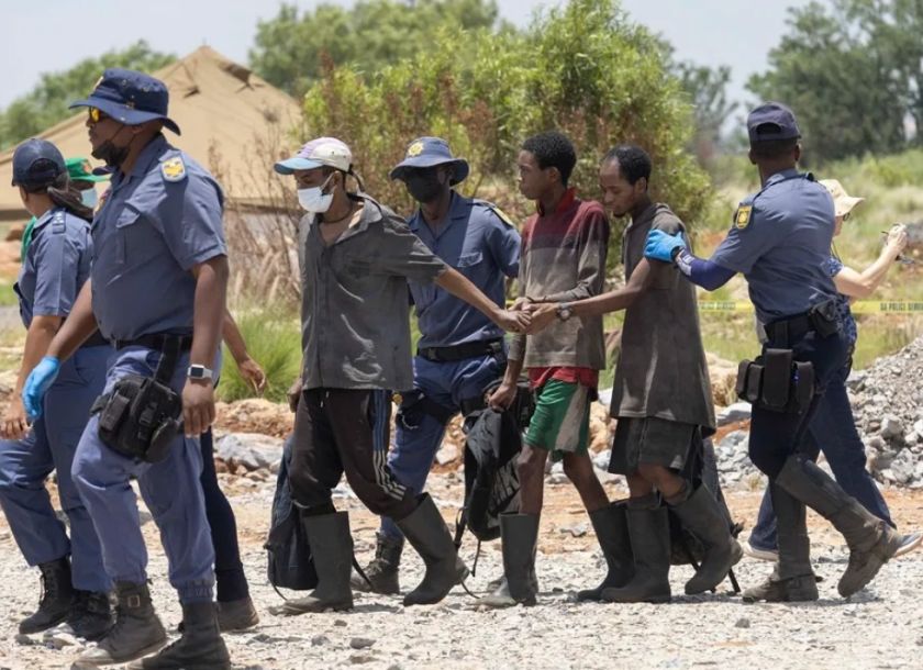 Recuperados 60 cadáveres de mineros irregulares atrapados bajo tierra en el noreste de Sudáfrica