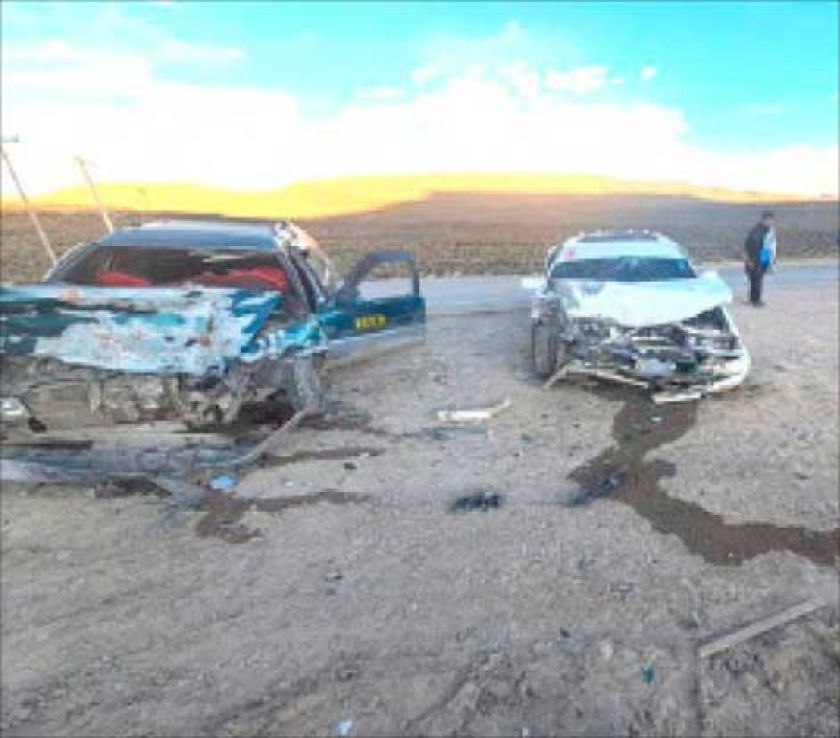 Seis personas resultan heridas tras una colisión frontal de autos
