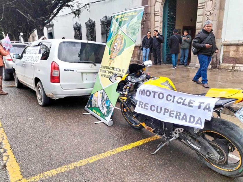 Diprove recupera una motocicleta y placas sustraídas de un motorizado
