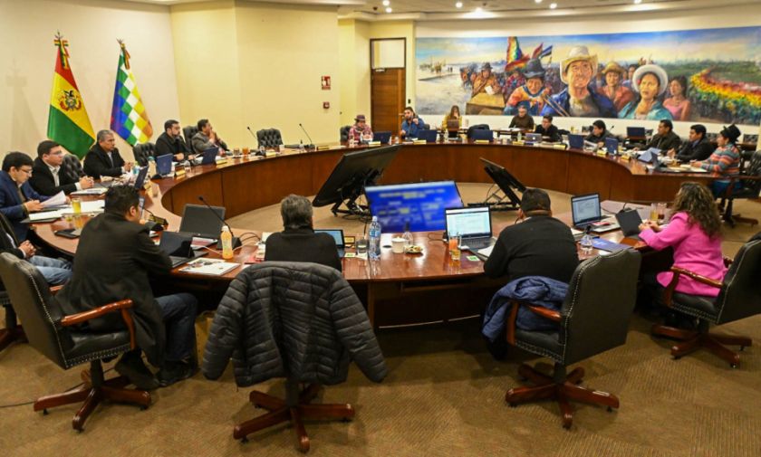 Suman tres ministros interinos y ‘arcistas’ piden cambios en el gabinete