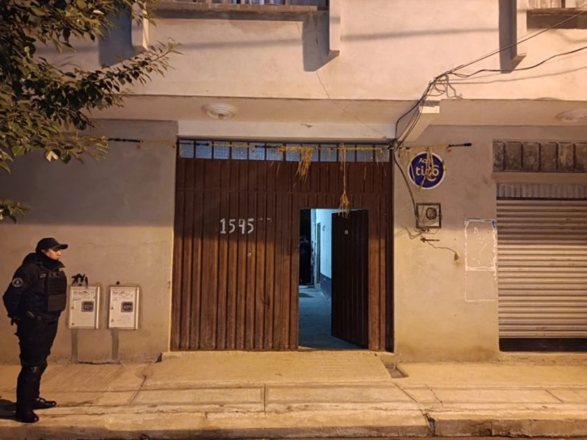 Investigan la muerte de un joven en su casa en El Alto, dos mujeres son sospechosas