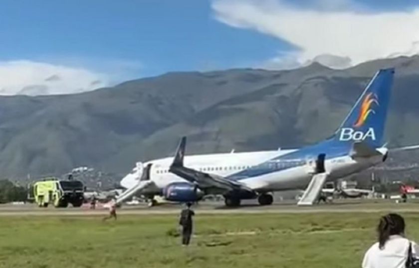 Evacúan a pasajeros de un avión de BoA tras incidente en Cochabamba