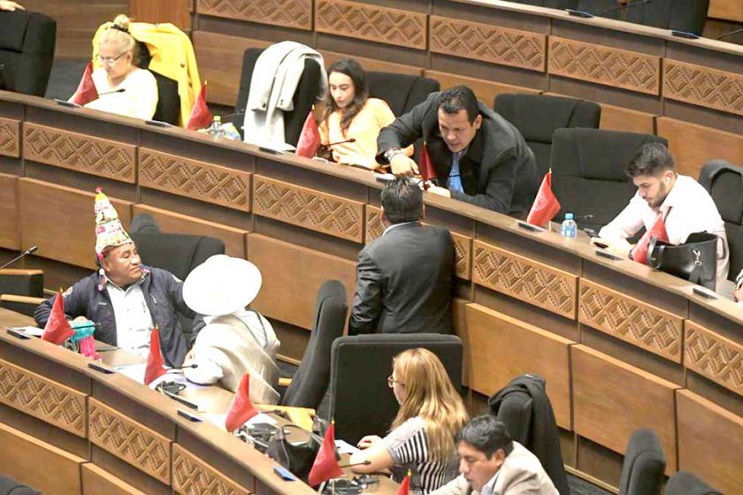 Con agenda electoral en marcha, el Legislativo no toca lío de prorrogados