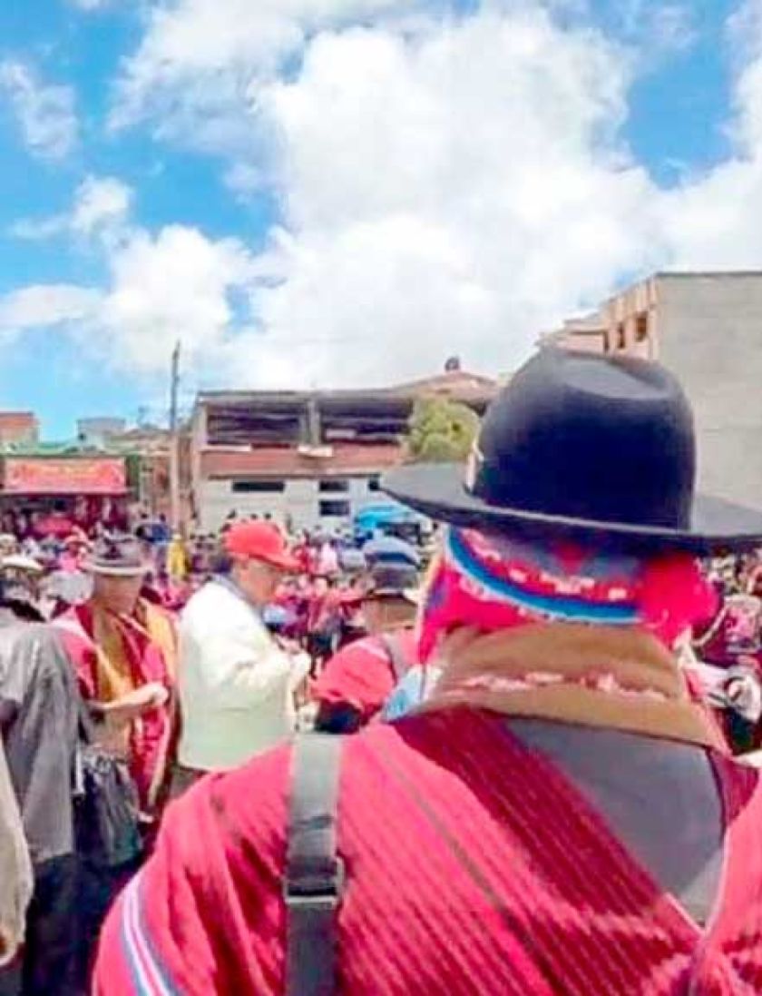 Ponchos rojos dan plazo de 30 días al Gobierno