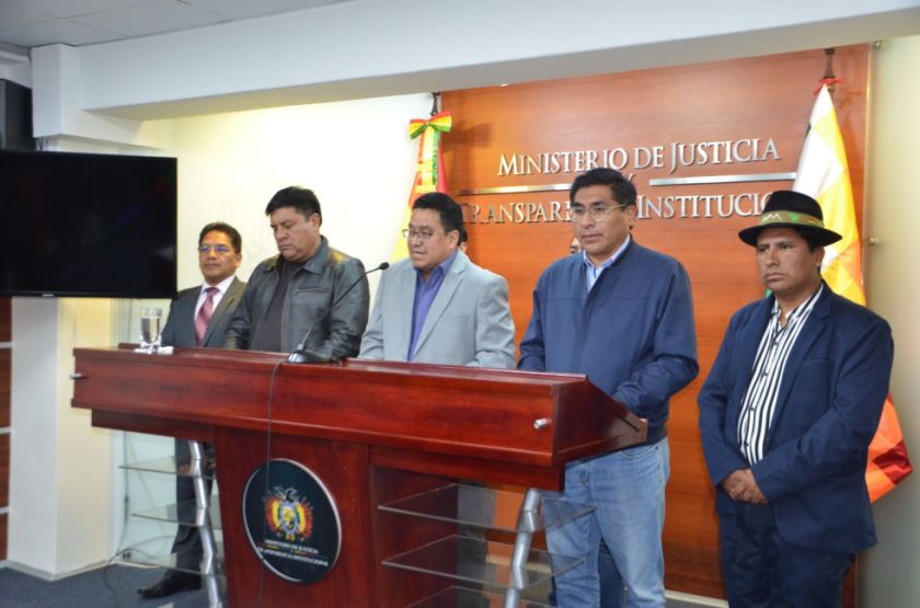 Gobierno convoca de nuevo a industriales y amplía la invitación a más empresarios 