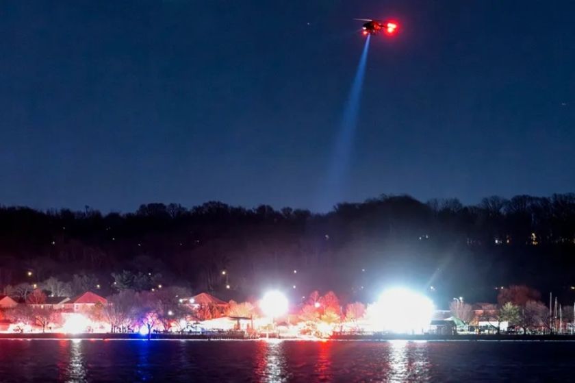 Recuperan 28 cadáveres del accidente aéreo entre un avión y un helicóptero en Washington