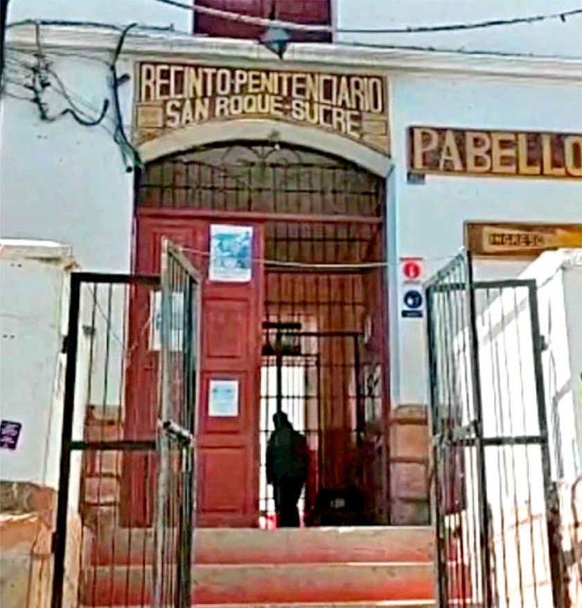 Una sexta policía, a la cárcel por proteger al contrabando