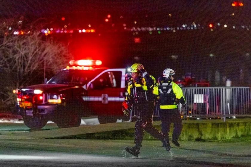 Descartan supervivientes en el accidente aéreo de Washington, con 28 cuerpos recuperados