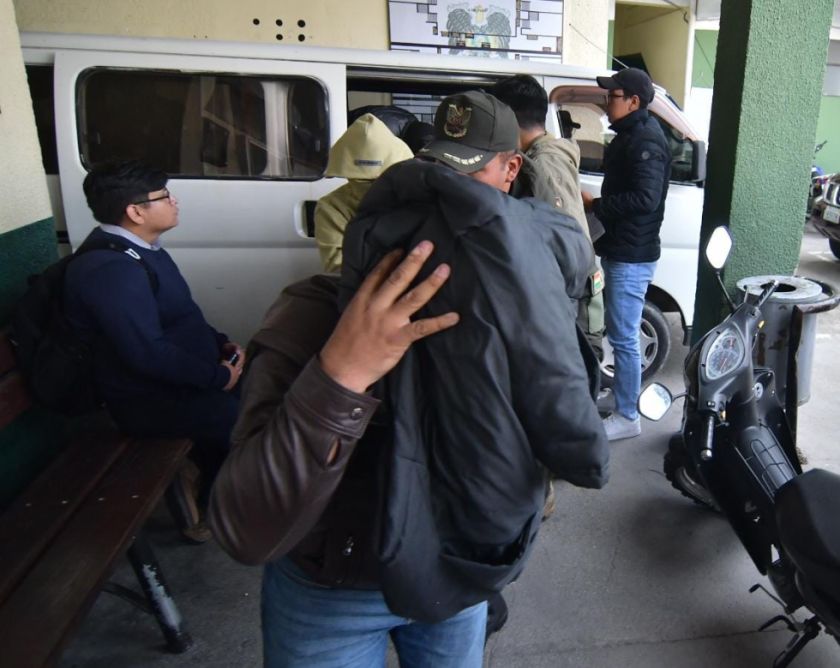 Aprehenden a cuatro policías denunciados por el robo de dinero a cambista