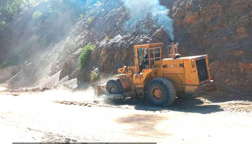 Sedeca se mantiene alerta en caso de deslizamiento de tierra en carretera
