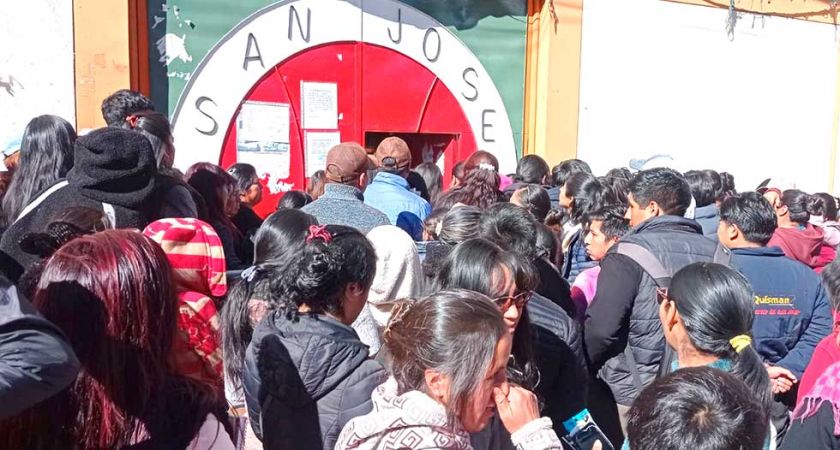 Temen explosión de casos de covid tras retorno a las labores educativas