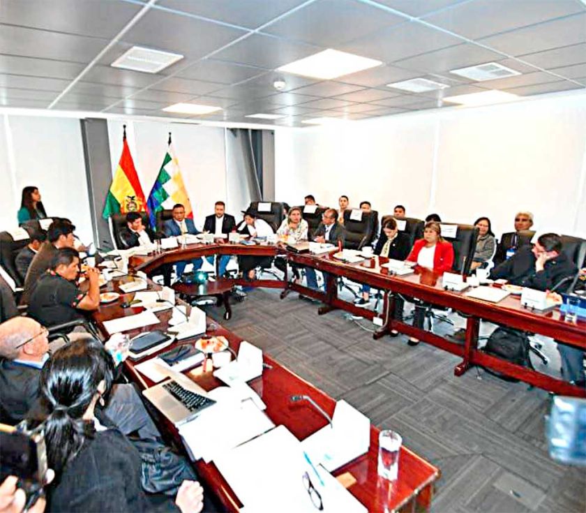 Litio: Pugna por contratos se tensiona en Diputados