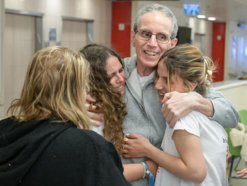 Las familias de rehenes en Gaza, tras las imágenes del sábado: «Cada día empeora su salud»