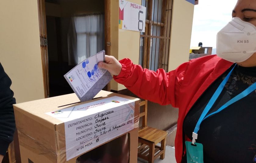 Tres organizaciones políticas de alcance nacional corren el riesgo de quedar fuera de las elecciones