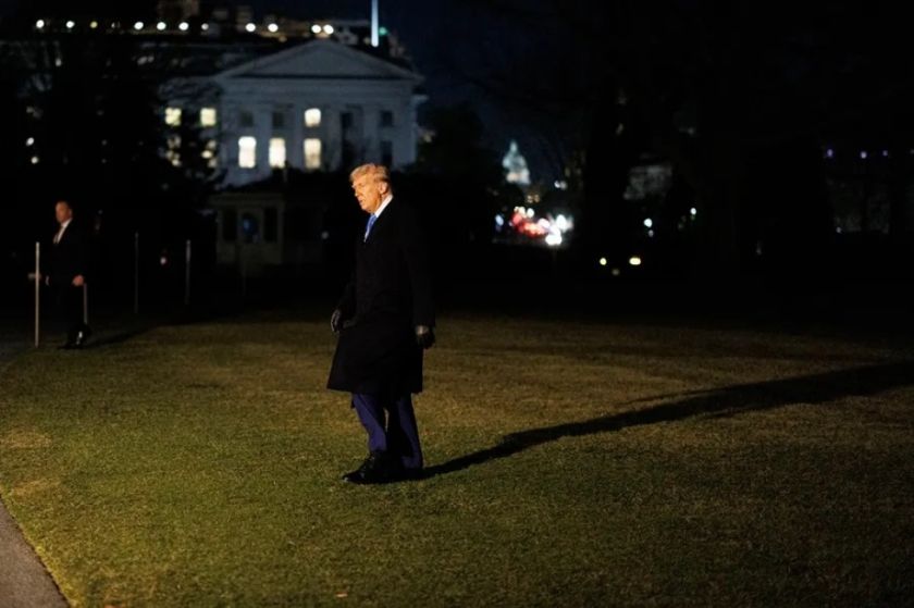 Trump ordena eliminar las prestaciones federales dirigidas a migrantes indocumentados