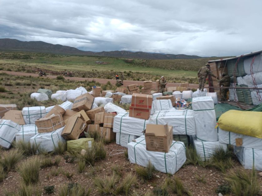 Oruro: Incautan mercadería ilegal y vehículos por más de Bs 6 millones