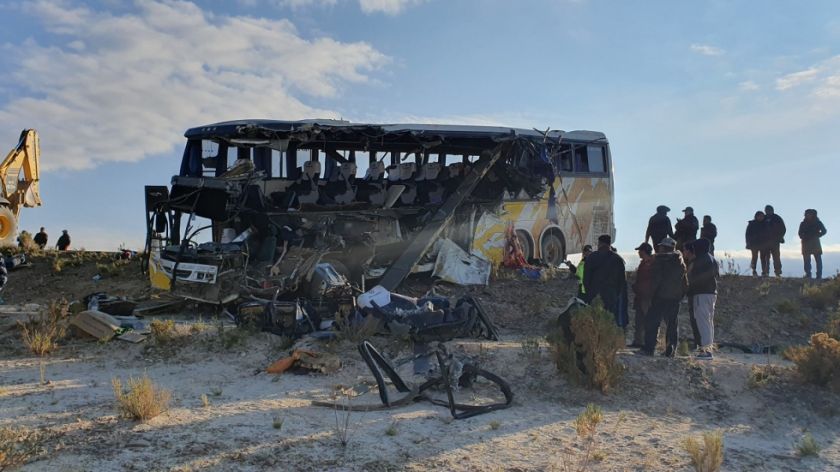 Cerca de una veintena de  personas perdieron la vida en choque frontal de dos buses en Uyuni