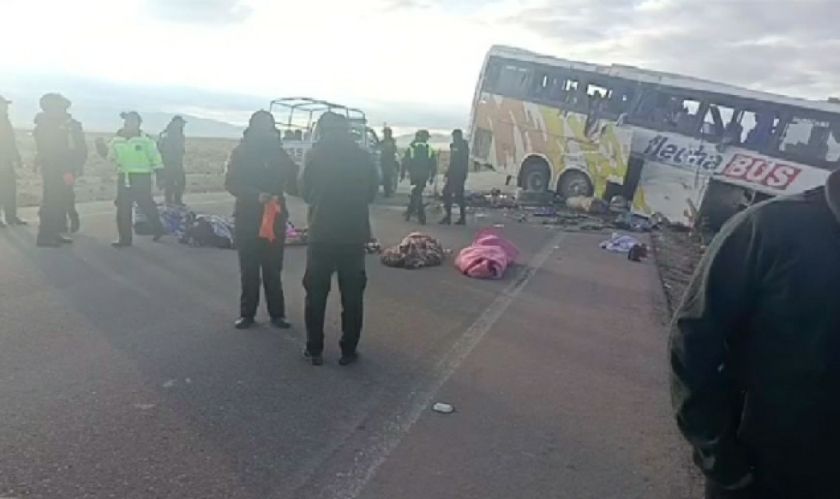 Colisión entre buses deja varios fallecidos en Uyuni