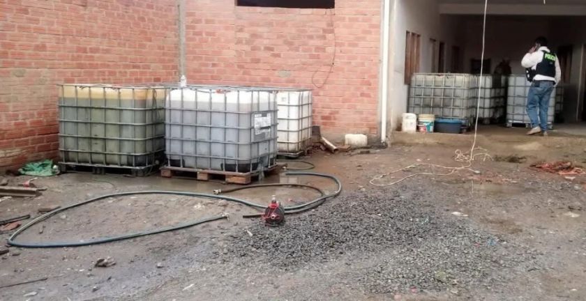 El Alto: descubren 7.000 litros de diésel almacenados ilegalmente en una vivienda