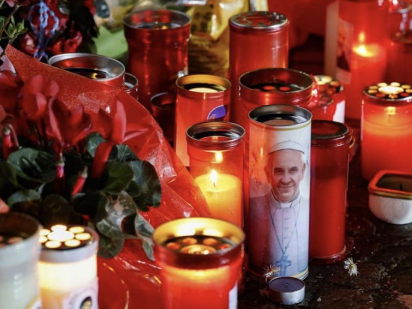 El Papa cumple su día 20 en el hospital: Durmió toda la noche y sus condiciones son “estables”