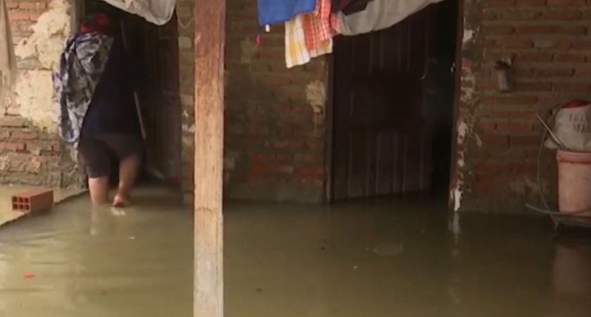 Drenan el agua que afectó a más de seis manzanos en el barrio sur de Quillacollo