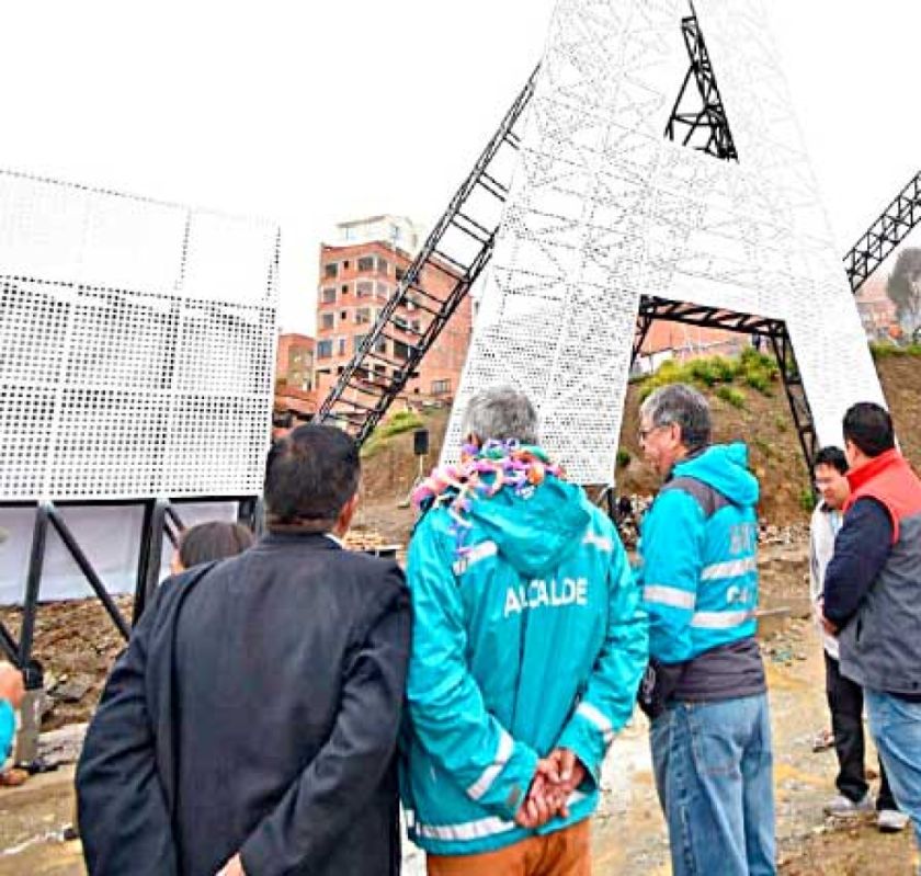Letrero en La Paz genera polémica y advertencias