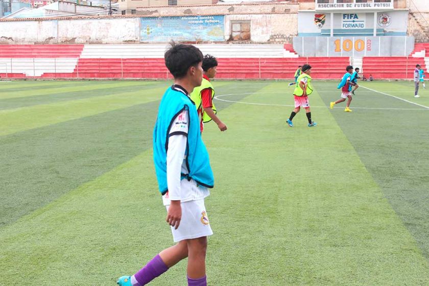 Real arranca con su prueba de jugadores bajo la atenta mirada del técnico Chacior 