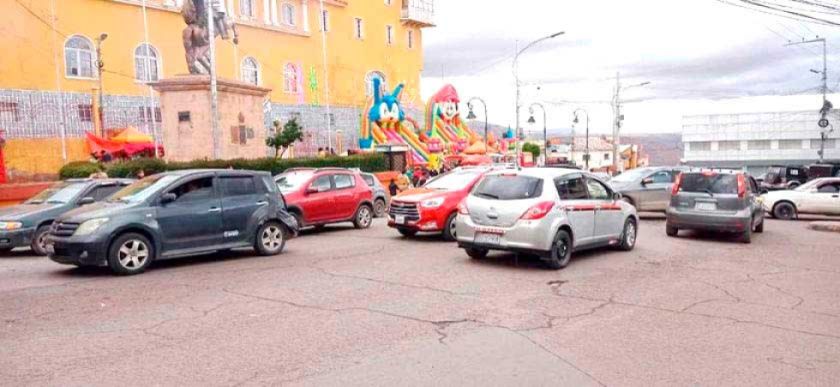 Autoridades anuncian que frenarán el abuso de tarifas en los taxis