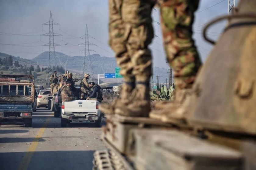 Hallan una fosa común con «varios» miembros de fuerzas de seguridad, según el Gobierno sirio
